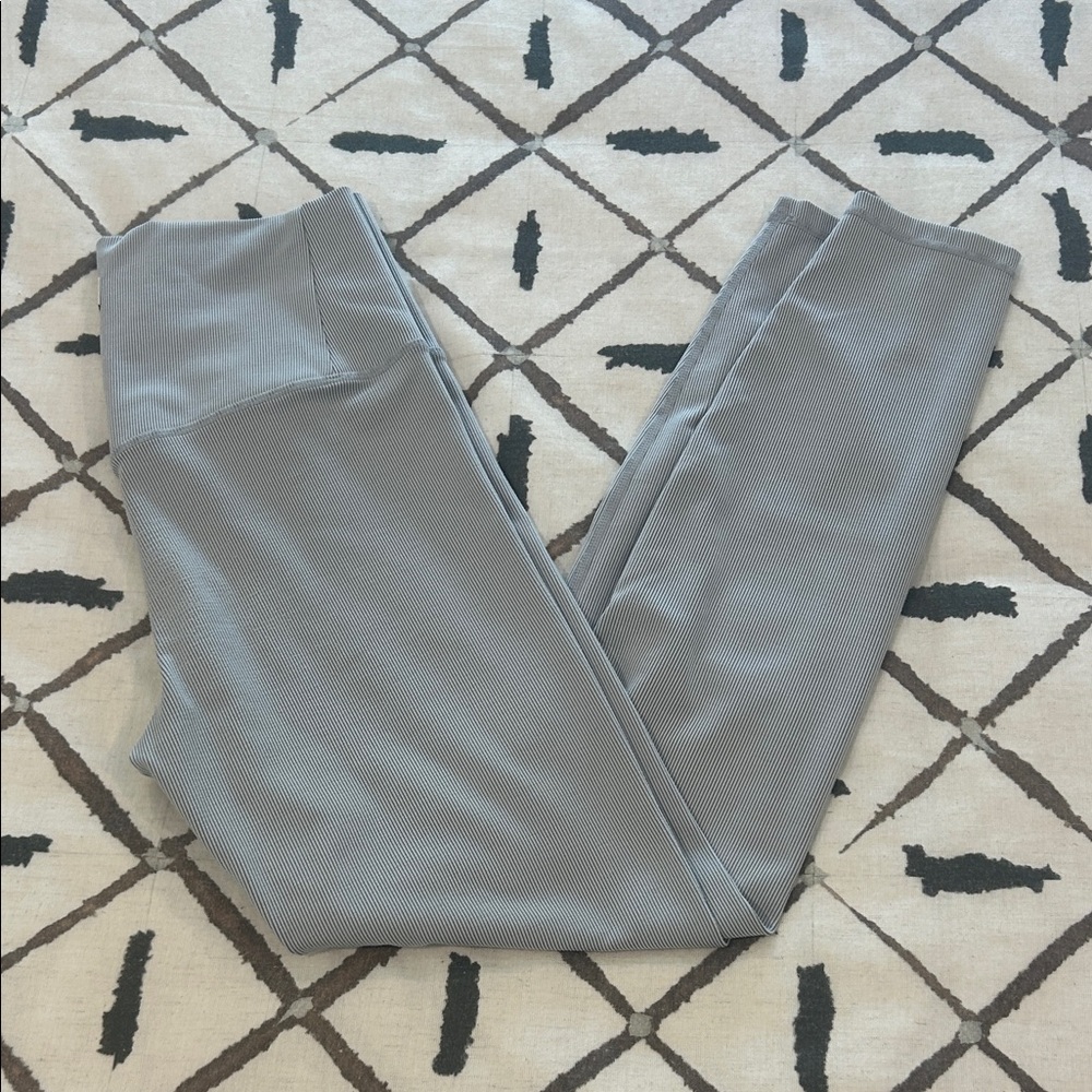 Vuori Light Gray Ribbed Leggings